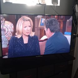 43x25 Hennessy Smart TV