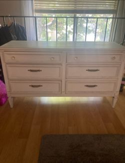 Dresser With Dovetail Finish Drawers