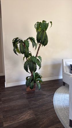 Large Decorative Artificial Tree / Indoor Faux Plant 🌿