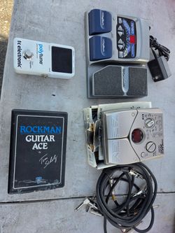 Guitar equipment lot