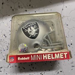 Darren McFadden Signed Mini Helmet