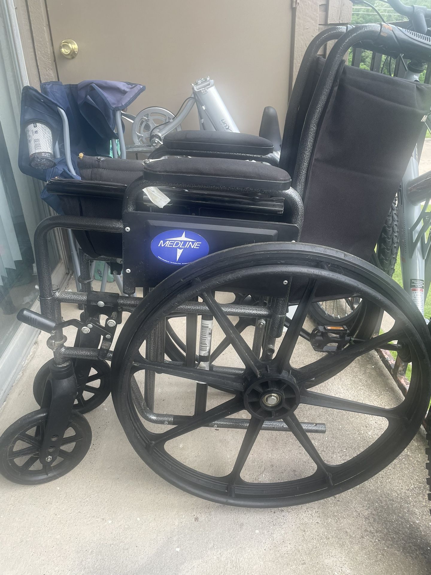 MEDLINE WHEELCHAIR 