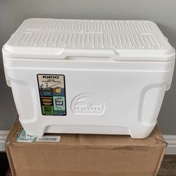 Igloo 25 Qt Marine Contour Chest Cooler - White