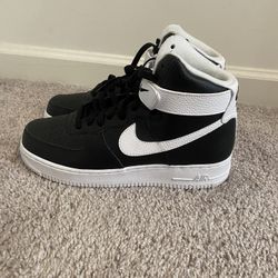 Men’s Nikes Size 9 Brand New 