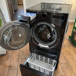 Like New LG WashCombo 2-in-1 Washer Dryer – 120V Plug – With Pedestal