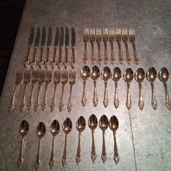 Vintage Community / Oneida 40pc Gold Electroplate Flatware Set 1975