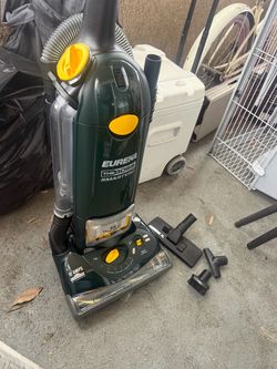 Like new condition Eureka The Boss SmartVac Upright Vacuum