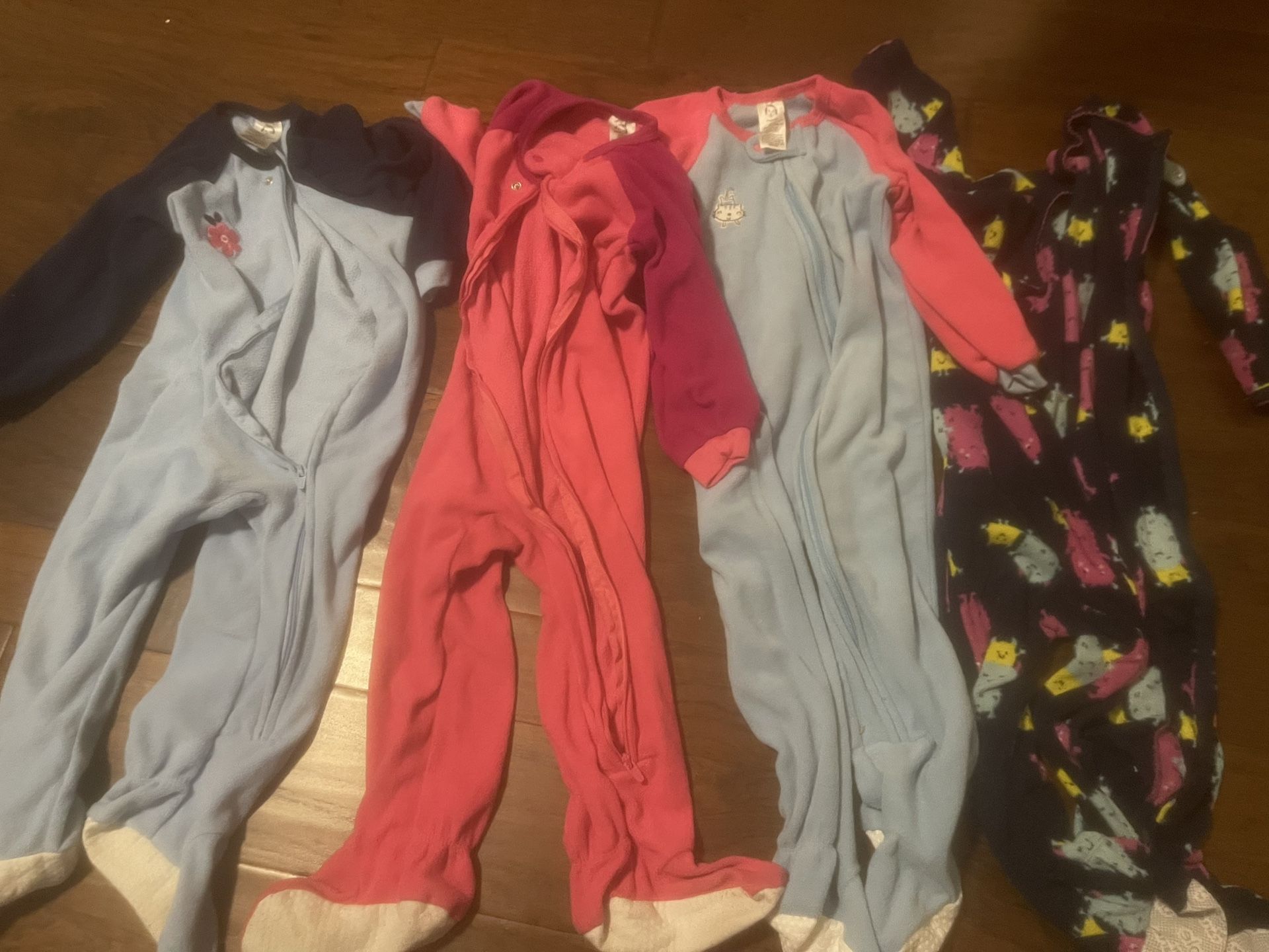 2T girls one piece fleece footie pajamas barely worn  (set of 4)