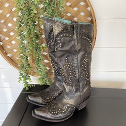 Woman’s Corral Vintage Cowboy Boots 
