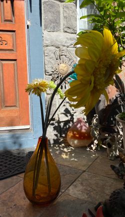Nice glass vase with silk flowers