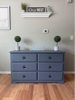 ✨🩶Beautiful solid dresser🩶✨