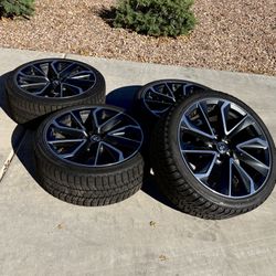 Toyota OEM 18 inch wheels plus tire set 225\40 R 18