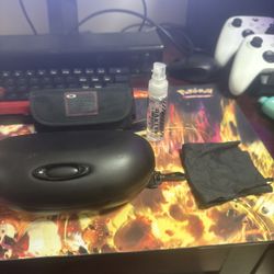 Oakley Sunglasses + Cleaning kit