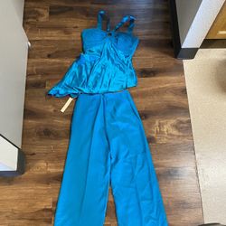 Brand New Woman’s Issue brand Blue Two Piece Set Top and Pants Up For Sale 