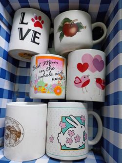 Coffee cups and mugs