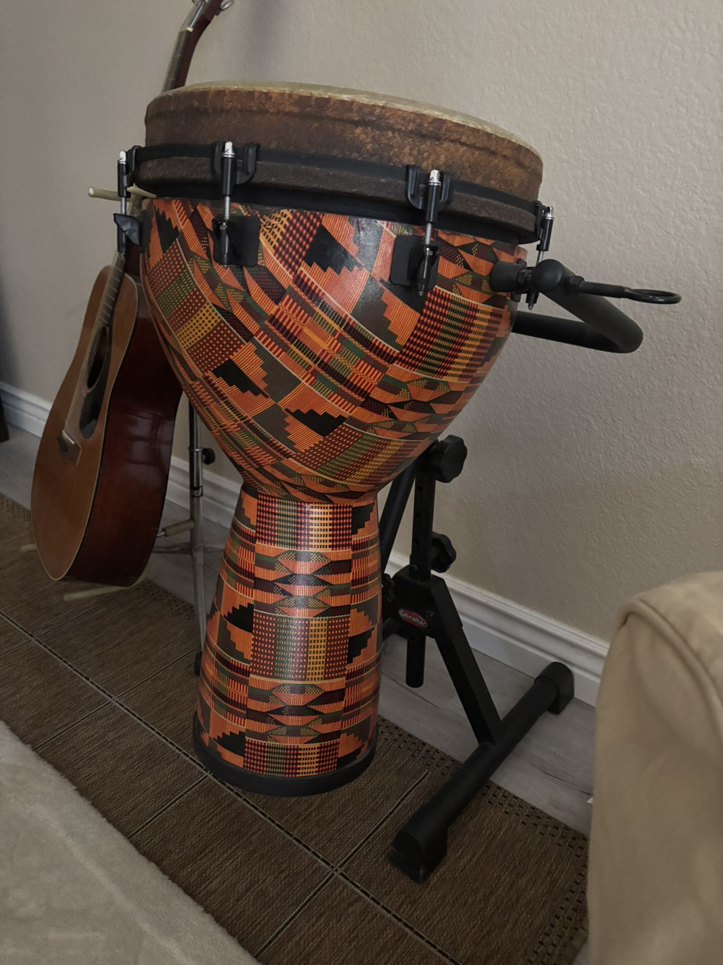 REMO Mondo Mo-Fa djembe With Stand