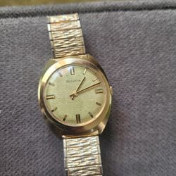 Vintage Bulova Wacht Working Condition 10 K Gold Filled Band 
