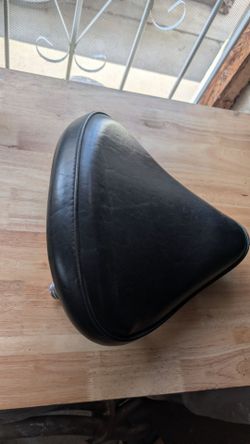 La pera Harley springer seat