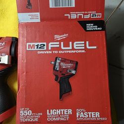 MILWAUKEE M12 3/8 IMPACT WRENCH