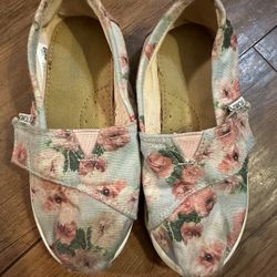 Tom’s Youth Size 10 