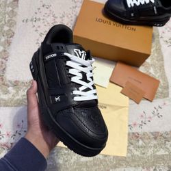 Lv Trainers Size 9