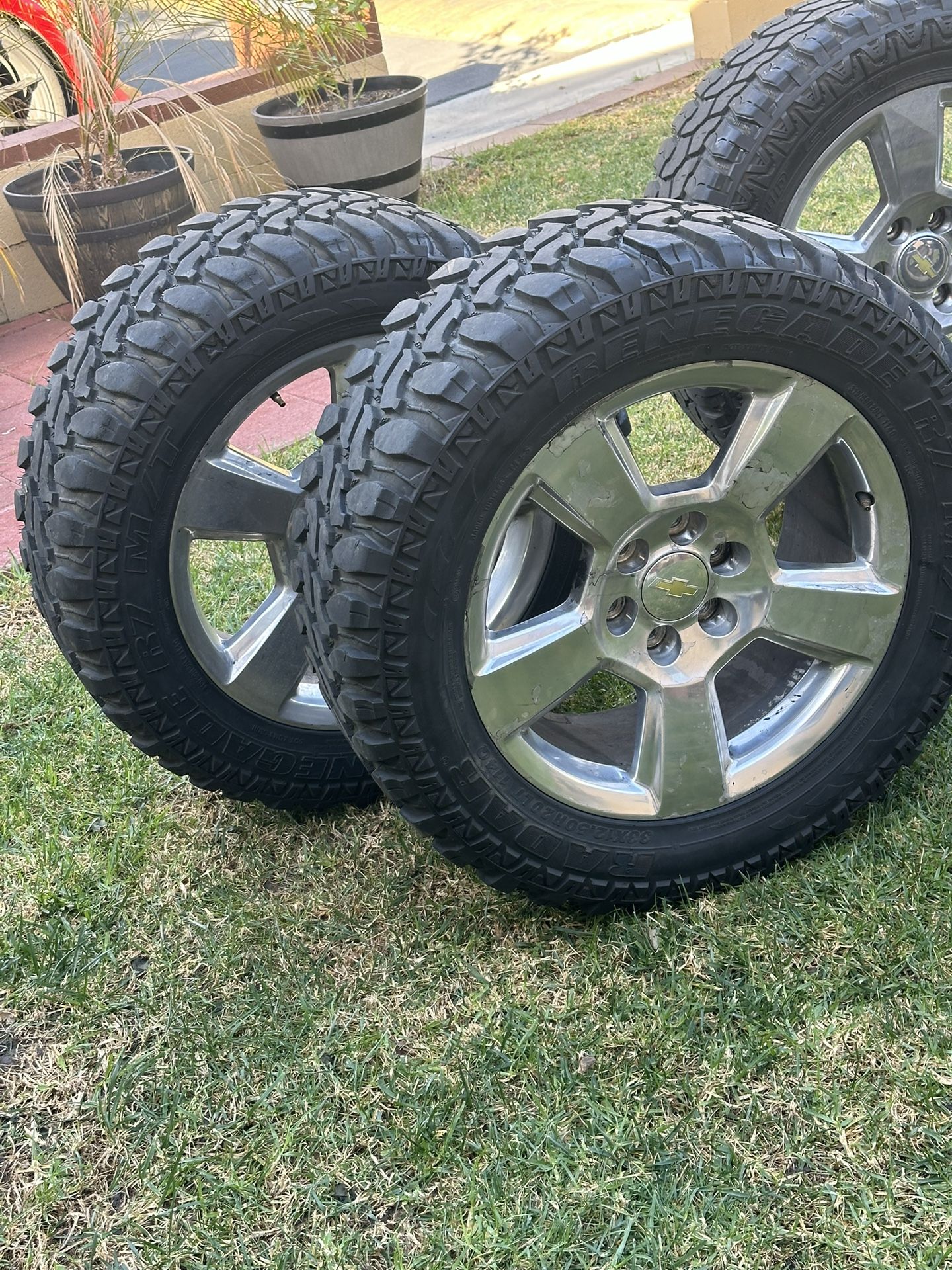 20” OEM Chevrolet LTZ Wheels And 33” Off Road Tires 