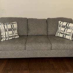 BROYHILL Sofa And Love Seat