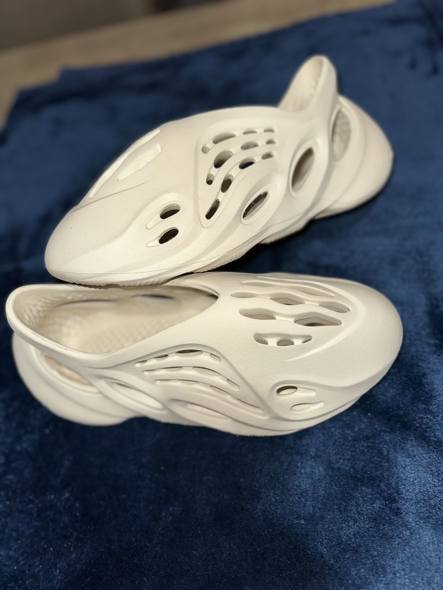 runner shoes yeezy foam white