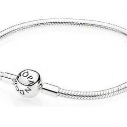 Pandora’s Round Shaped Clasp Snake Chain Charm Bracelet 