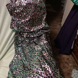 Skirt and top size 8 to 10 pink green and black