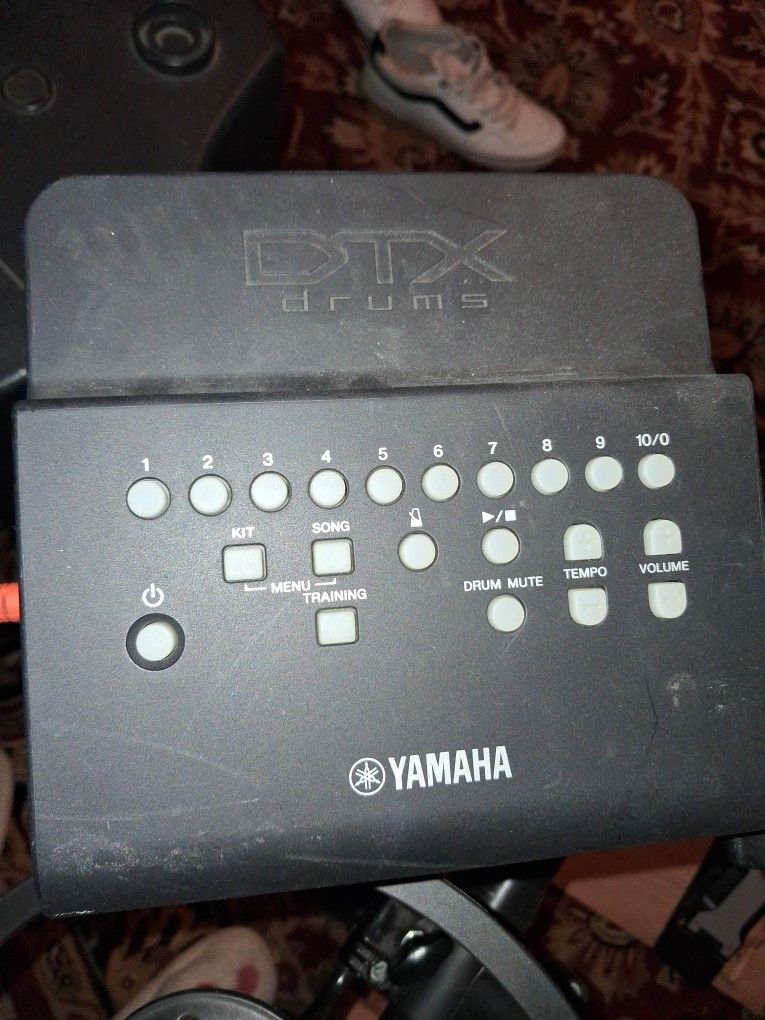 Yamaha DTX Drum Set