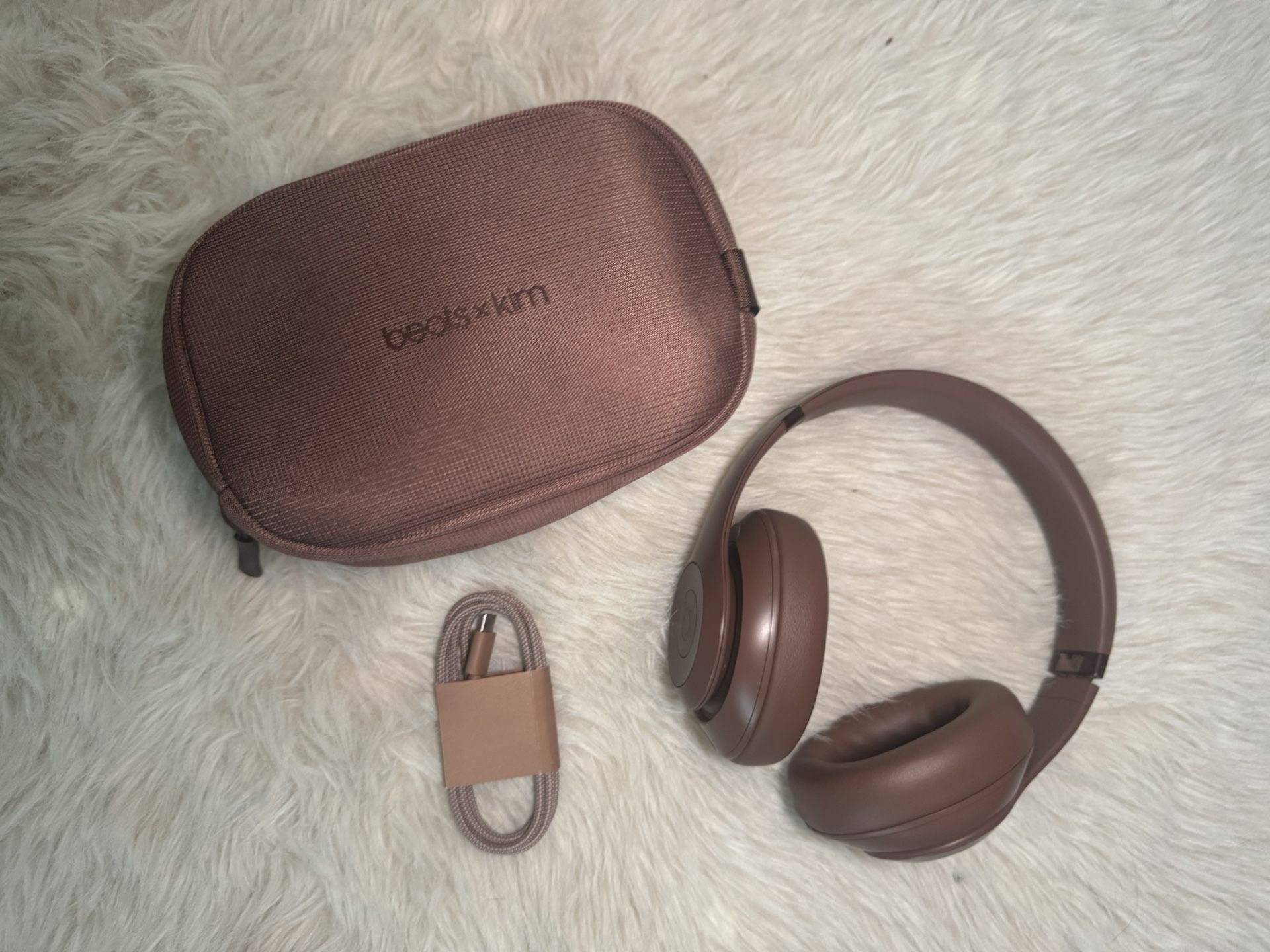 Beats Studio Pro x Kim kardashian - Earth