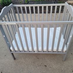 Delta Children Folding Portable Mini Crib with 1.5-inch Mattress 