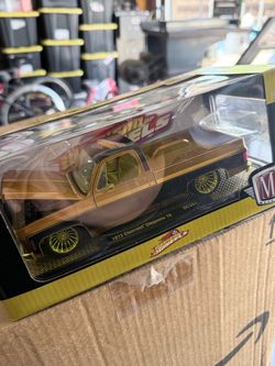 M2 Machines 1973 Chevrolet Cheyenne 10 Die-Cast