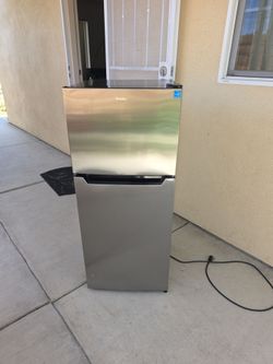 Danby Compact Refrigerator – 4.2 Cu. Ft. – Excellent Condition