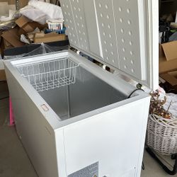 Insignia 7 Cu Ft Chest Freezer – Large Size – Works Perfect”