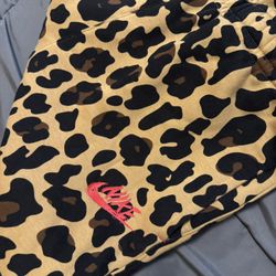 Like new NIKE Sportswear Club Fleece Tapper Jogger Pants Mens Size small Leopard FB9046-722