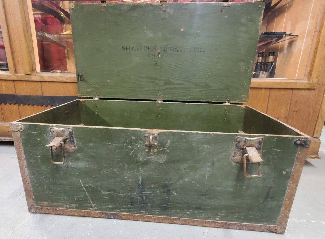 WW2 1942 U.S. G.I. Foot Locker Trunk Military 