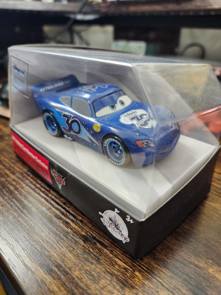 2017 Holiday Cast Exclusive Lightning McQueen 