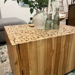 Wood Coffee Table In Excellent Condition 