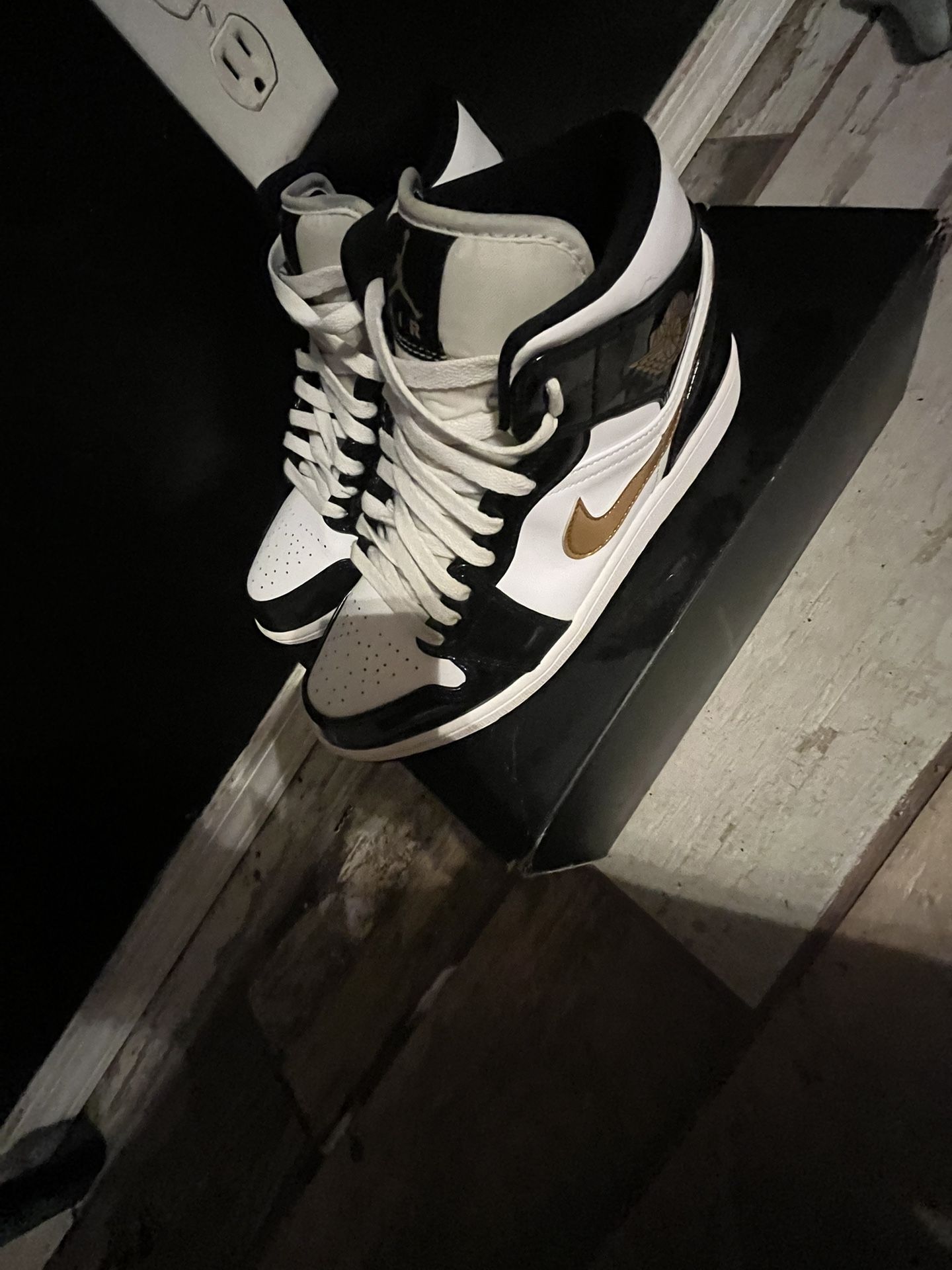 High Top Jordan Black White And Gold!