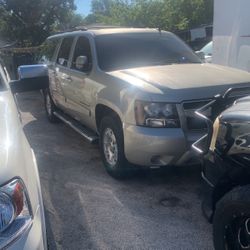 2013 Chev Suburban 