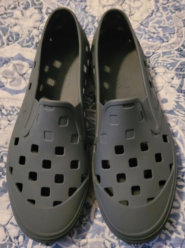 Vans Crocs Trek Slip-on Shoes Size 10