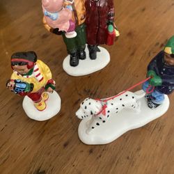 Department 56 The Whole Family Goes Shopping – Snow Village