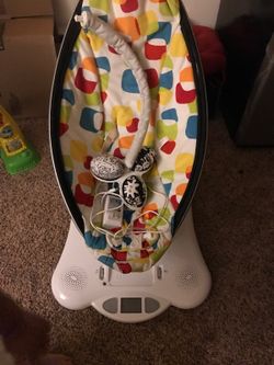 Momaroo 4 Moms bouncer , rocker with music