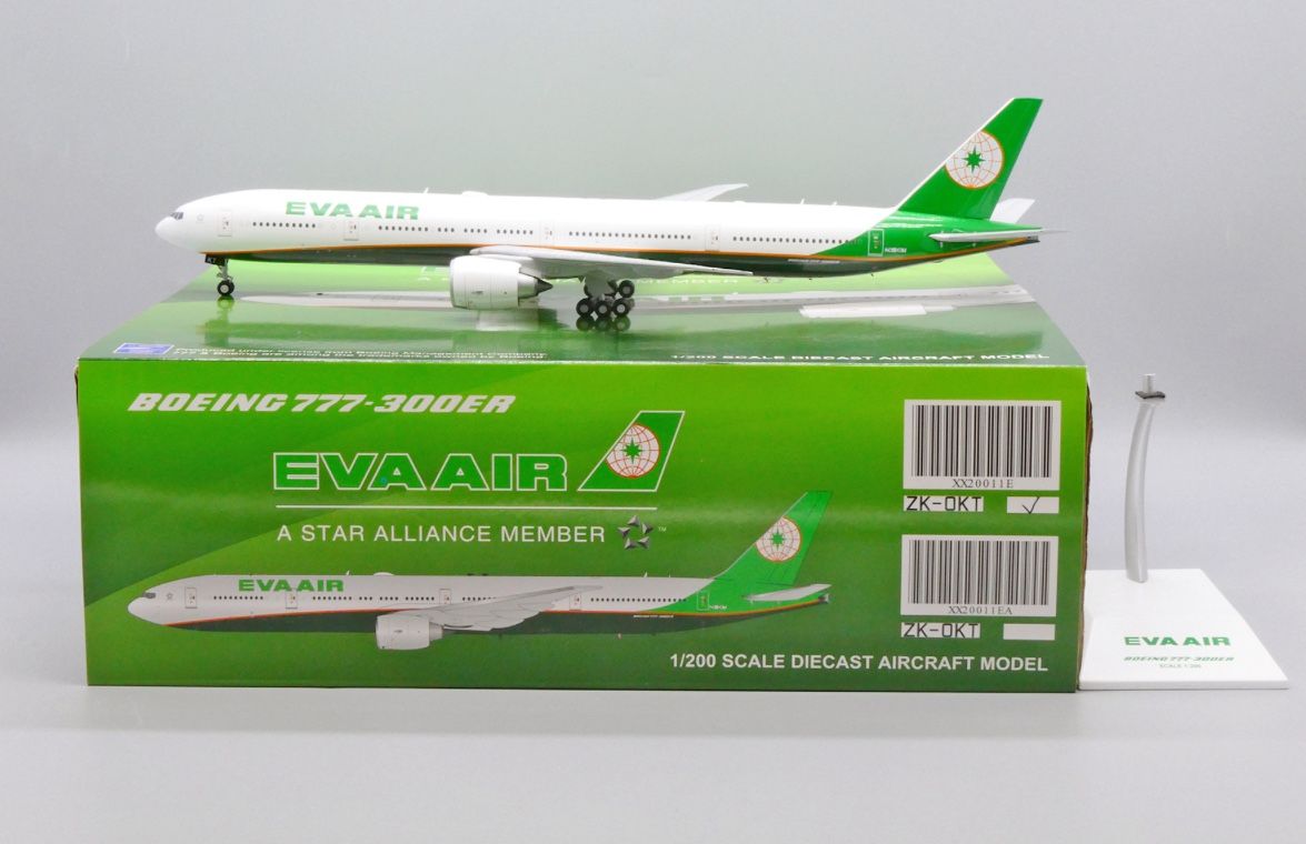 Amazon.com: JC Wings J-Air EMBRAER E170-100STD JA220J 1/200