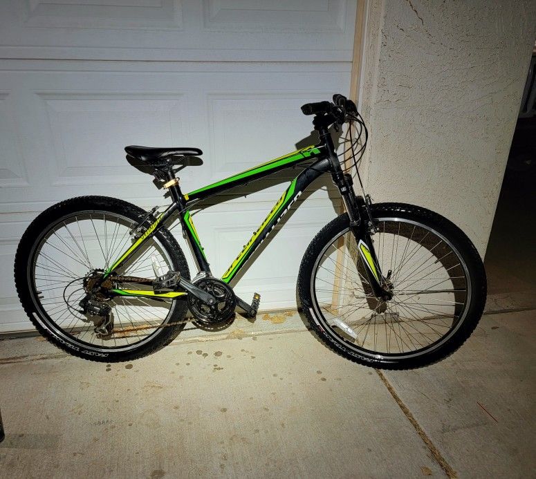 2015 Specialized Hard Rock Med 17.5 26in