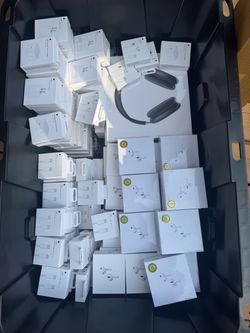 Apple Accessories Bundle – AirPods, Chargers & AirPods Max