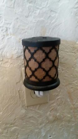 Wax warmer plug in