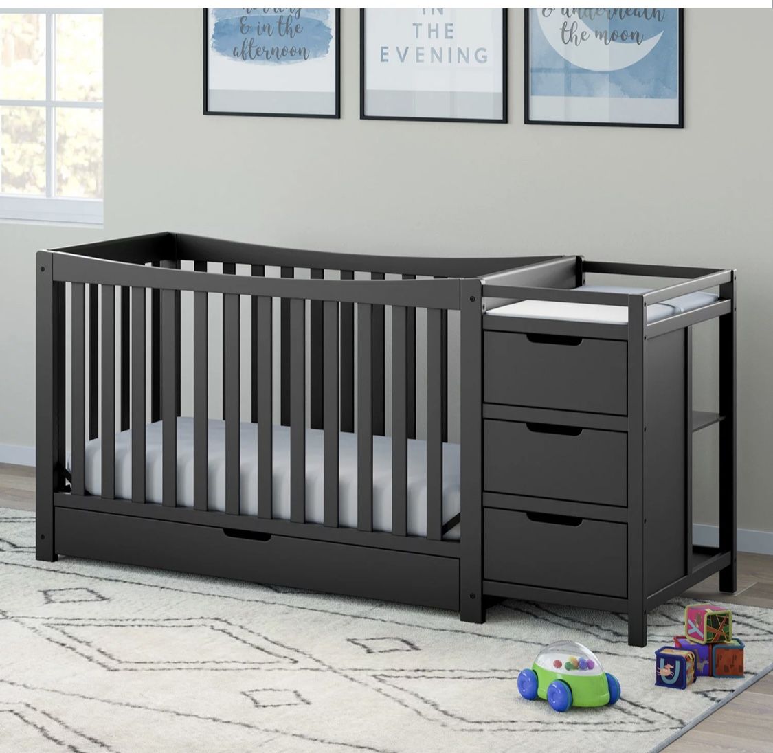 GRACO 4 in 1 Convertible Crib & Changing Table$140 Or Best Offer